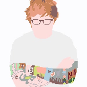 Może przedstawiać: Pixelizowana ilustracja osoby z czerwonymi włosami, w okularach i białej koszulce. Osoba ma kolorowy tatuaż na ramieniu.