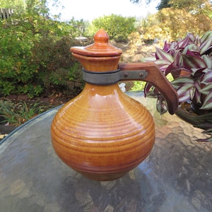 Absolutely Beautiful Bauer Pottery400 Line &quot;Monterey&quot;  Red Brown color Carafe with Lid ca. 1935  (free shipping)