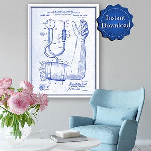 Puede incluir: Un dibujo de patente vintage azul y blanco de un esfigmomanómetro de 1914. El dibujo muestra el brazo de una persona con un brazalete de presión arterial y un dispositivo para medir la presión arterial. El número de patente 1.089.192 es visible en la esquina superior izquierda. El texto "1914 SPHYGMOMANOMETER PATENT" es visible en la parte inferior de la imagen.