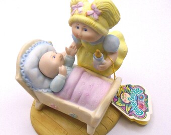 Vintage 1984 "Getting Acquainted" Mommy with Newborn Baby Cabbage Patch Figurine by Xavier Roberts, New with Original Tags