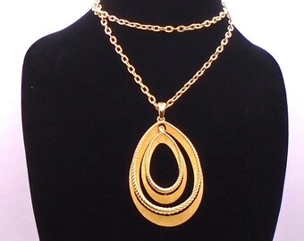 Vintage Crown Trifari Textured Brushed Goldtone Metal Large Tear Drop Pendant Necklace