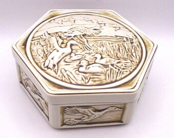 Vintage 1980 Avon Ceramic Mallard Duck Trinket Box with Lid, Made in Brazil by Ceramarte, Nature Scene