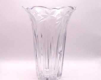 Vintage Clear Glass Vase with Etched Frosted Glass Flower Pattern, Ribbed Sides and Scalloped Rim