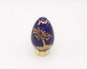 Vintage Franklin Mint Collector's Treasury Egg, Cobalt Blue with Gold Relief and Gold Stand, Victorian-Style, Circa 1988