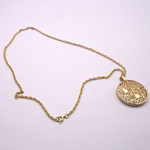 Vintage Sarah Cov Goldtone Pendant /Medallion Nec… - image 5