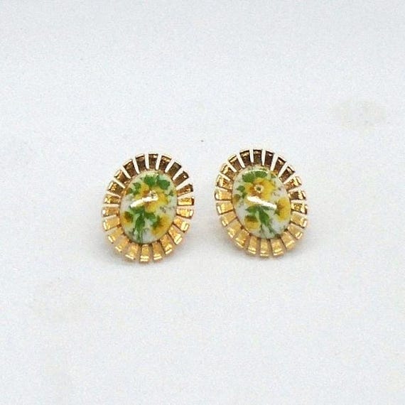 Rare Vintage Bergere Daffodil Cameo Clip Earrings
