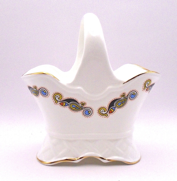 Vintage Royal Tara Irish Porcelain Basket: Gold Trim Oyster Design
