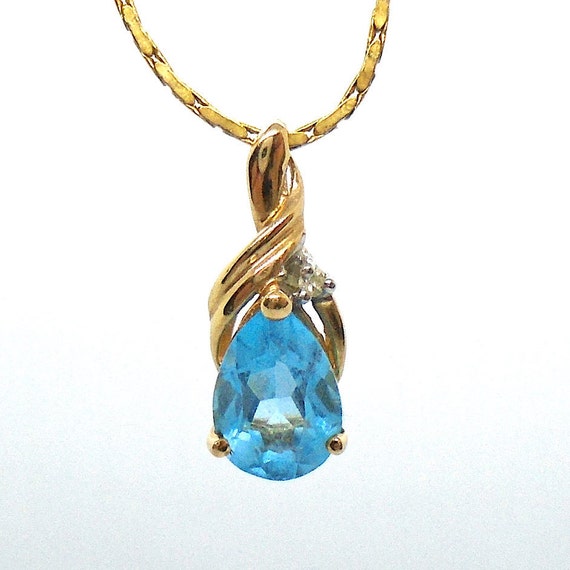 Vintage 14KT Gold Aquamarine Pendant Necklace with Diamond Accent