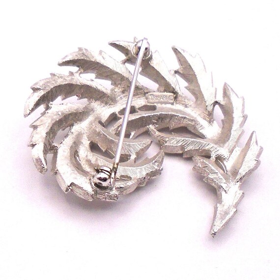 Vintage Trifari Siver Tone Curled Leaf Brooch/Pin… - image 3