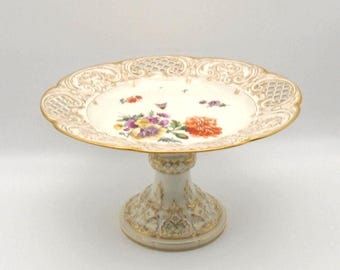 Rare KPM Berlin Reticulated Hand-Painted Meissen Porcelain Pedestal Plate/Cake Stand, Floral Design, Late 19th Century to Early 20th Century