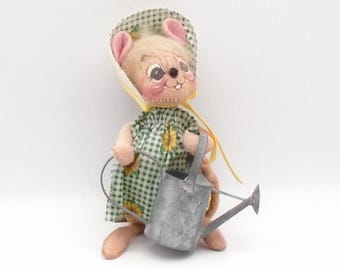 Annalee Country Girl Mouse, Circa 1996 Made in USA, Spring Collection, with Bonnet and Watering Can