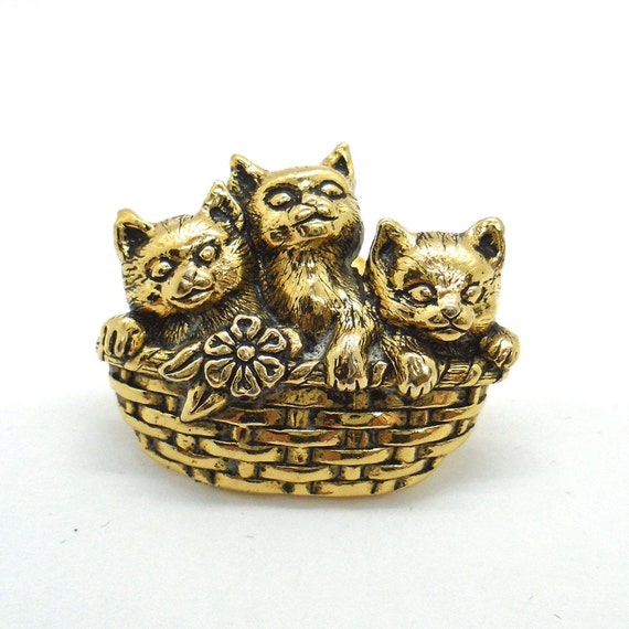 Vintage Goldtone 3 Kittens in a Basket Pin