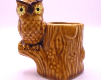 Vintage Wise Owl Sitting on Tree Stump Toothpick / Qtip Holder / Bud Vase, Made in Japan