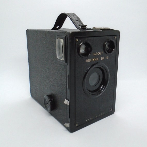 Vintage 1940s Kodak Target Brownie Six-16 Box Camera