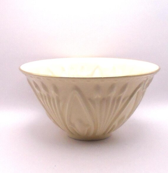 Vintage Lenox Tulip Motif 24-K Gold Trimmed Round Serving Bowl