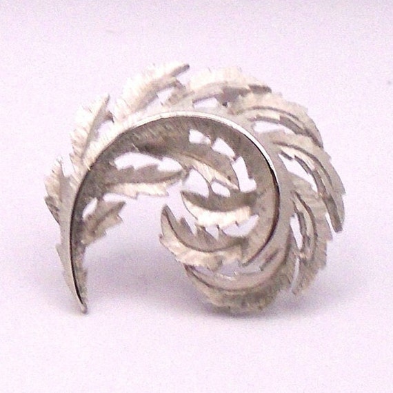 Vintage Trifari Siver Tone Curled Leaf Brooch/Pin… - image 2