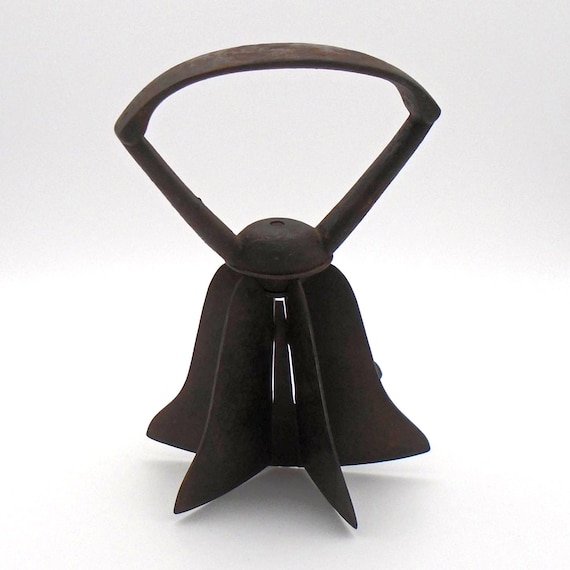 Vintage Early 1900-30's Cast Iron and Metal Bell Shaped Star Six Blade Food Chopper