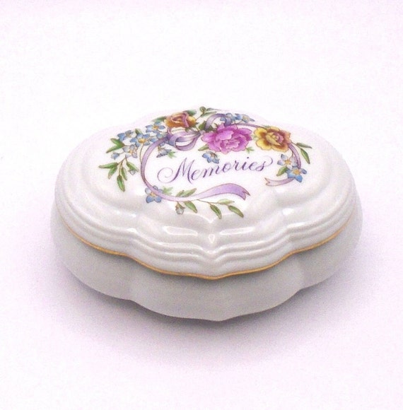 Vintage Avon Porcelain Musical Trinket Box: Floral Vanity Decor