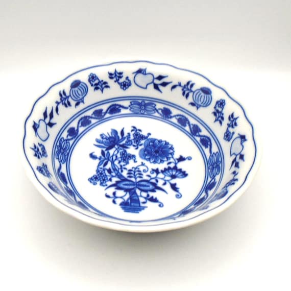 Vintage Blue Onion Serving Bowl: Zwiebelmuster Bone China, Bohemia