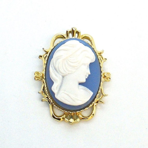 Vintage Faux Shell Resin Cameo Brooch Signed Gerry