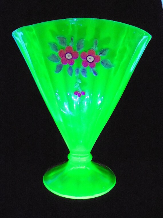 Vintage Art Deco Vaseline/uranium Glass Fan Shaped Vase With Etsy
