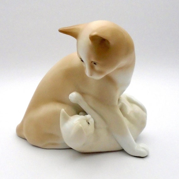 Vintage Franklin Mint Cats Figurine: "Mothers Devotion" by Paul Ipsen, 1988