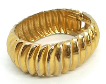Vintage Goldtone Shrimp Pattern Hinged Bangle Bracelet