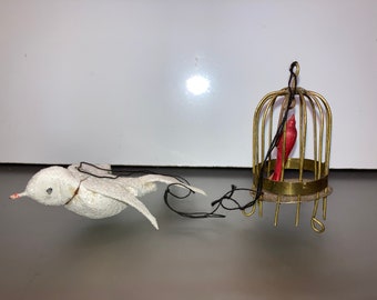 Adorno de pájaro blanco japonés de mediados de siglo, adorno de pájaro blanco con purpurina, adorno de jaula de pájaro rojo, adorno de jaula de pájaro de latón vintage
