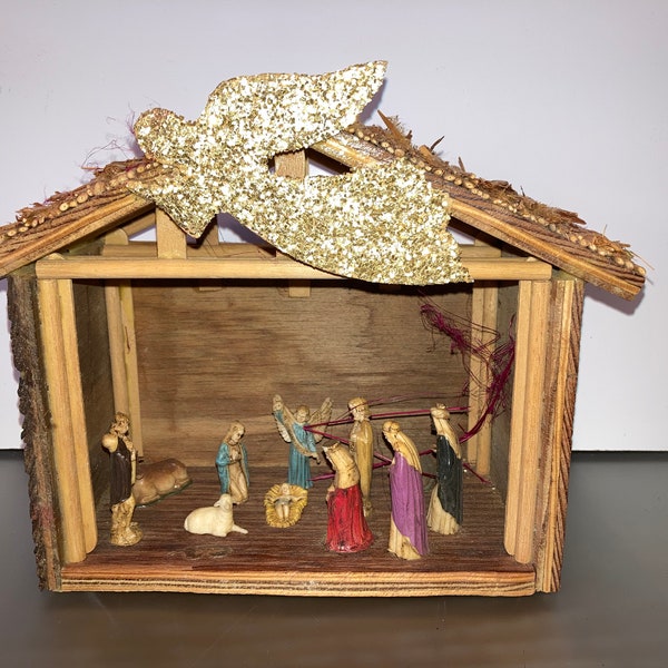 Vintage Manger and Nativity Set, 11 Vintage Early Plastic Mini Nativity Set, Christmas Nativity, Christmas Nativity Figures, Wooden Manger