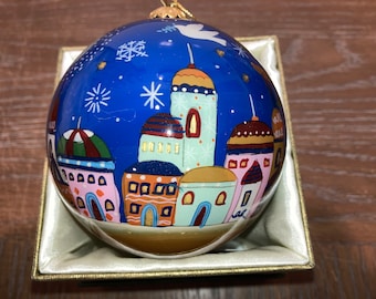 Li Bien 2014, Li Bien Nativity Ornament, Li Bien Nativity 2014 Ornament, Li Bien Glass Hand Painted Nativity Ornament, Li Bien 4&quot; Ornament