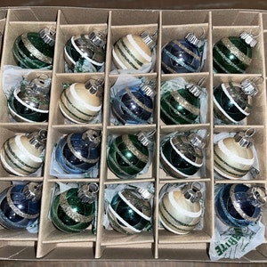 20 glänzende Brite-Blau-Ornamente, Christopher Radko Glasfarbenes Glitzer-Ornament, 1 1/4 &quot;&quot;glänzende Brite-Blau-Grün-Streifen, neu in der Box