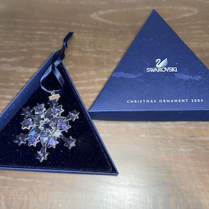 Swarovski Crystal 2004 Ornament, Swarovski Snowflake, 2004 Swarovski Snowflake, Swarovski 631562, Swarovski Rockefeller Center, ln the Box