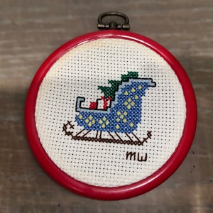 Vintage Handmade Cross Stitch Sleigh Ornament, Felt Backed Cross Stitch Sleigh, 3 1/2&quot; Stitched Sleigh Wall Hanging, Mint