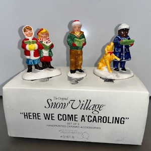Departamento Vintage 56 51616, Departamento 56 Snow Village, Departamento 56 Here We Come a Caroling, Departamento 56 Villancicos, Departamento 56 Villancicos navideños, En caja