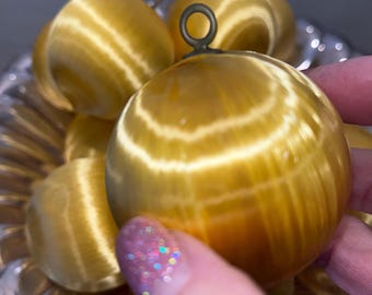 ヴィンテージピラミッドサテン光沢オーナメント12個、ゴールドサテン