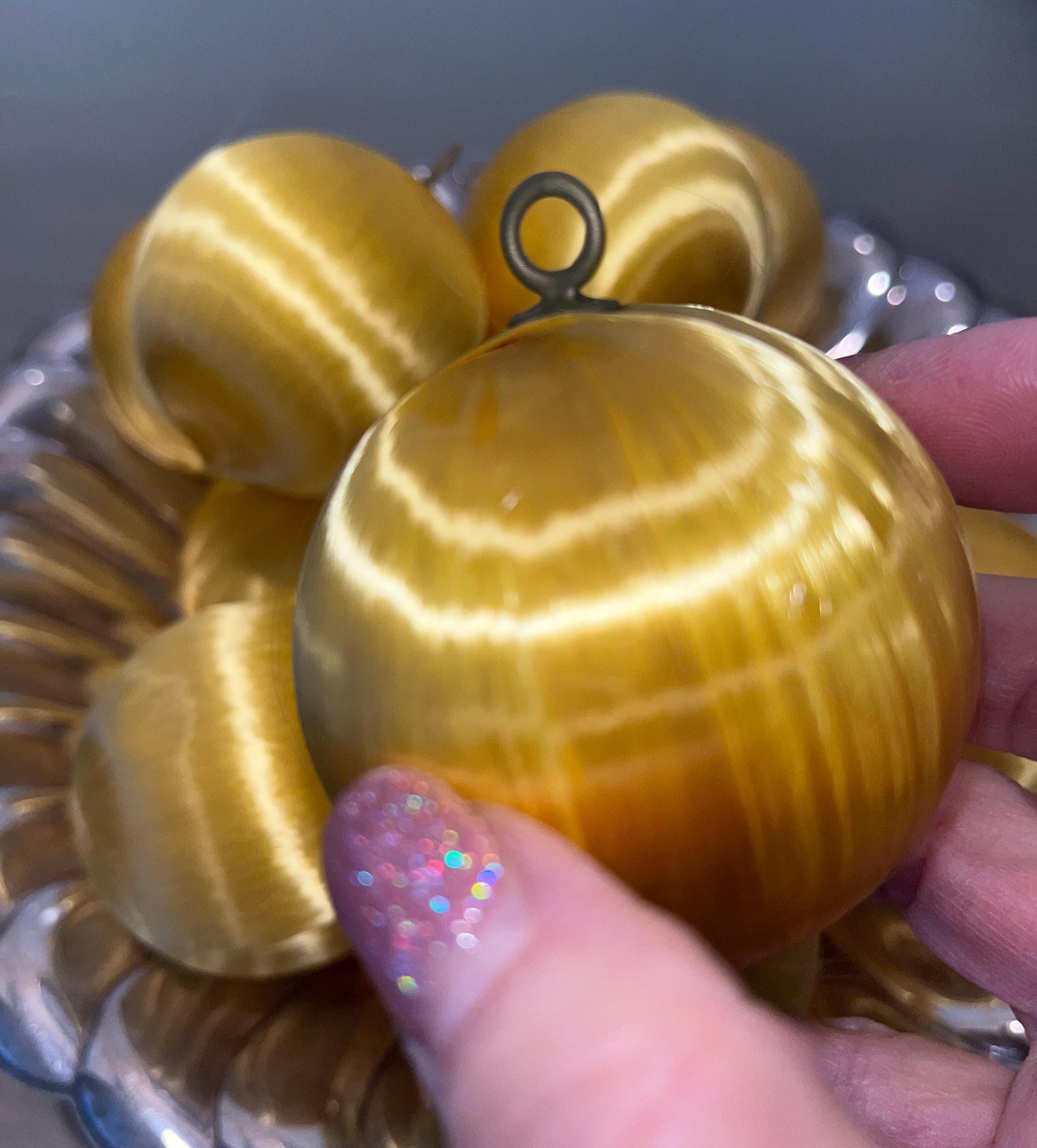 ヴィンテージピラミッドサテン光沢オーナメント12個、ゴールドサテン