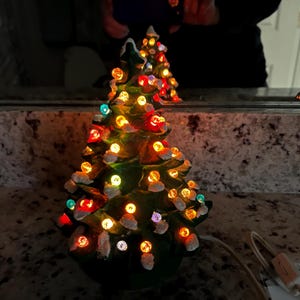 Vintage groene keramische boom, 7 1/2&quot; oplichtende kerstboom, verlichte 2-delige groene kerstboom, kerstboom regenboog kraalverlichting, goed