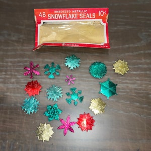 16 pc Vintage Snowflake Seals, Christmas Gift Seals, Vintage Dennison Embossed Metallic Seals, Die Cut Seals, Embossed Foil Seal