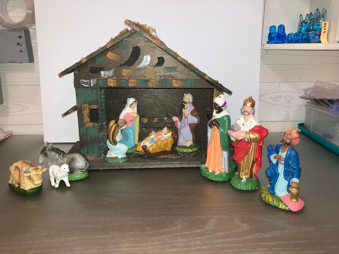 Vintage 12 Piece Nativity Set, Vintage Wooden Manger, Painted Nativity