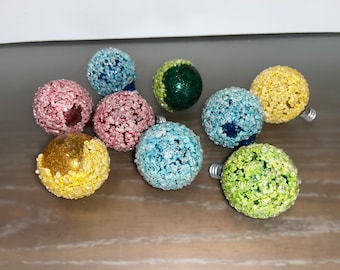 9 Mid Century beleuchtete Eisbirnen, GE Arbeits beleuchtete Eisbirnen, GE beleuchtete Eisrote Birnen, Vintage Schneeballbirnen, Vintage Weihnachtsbirnen