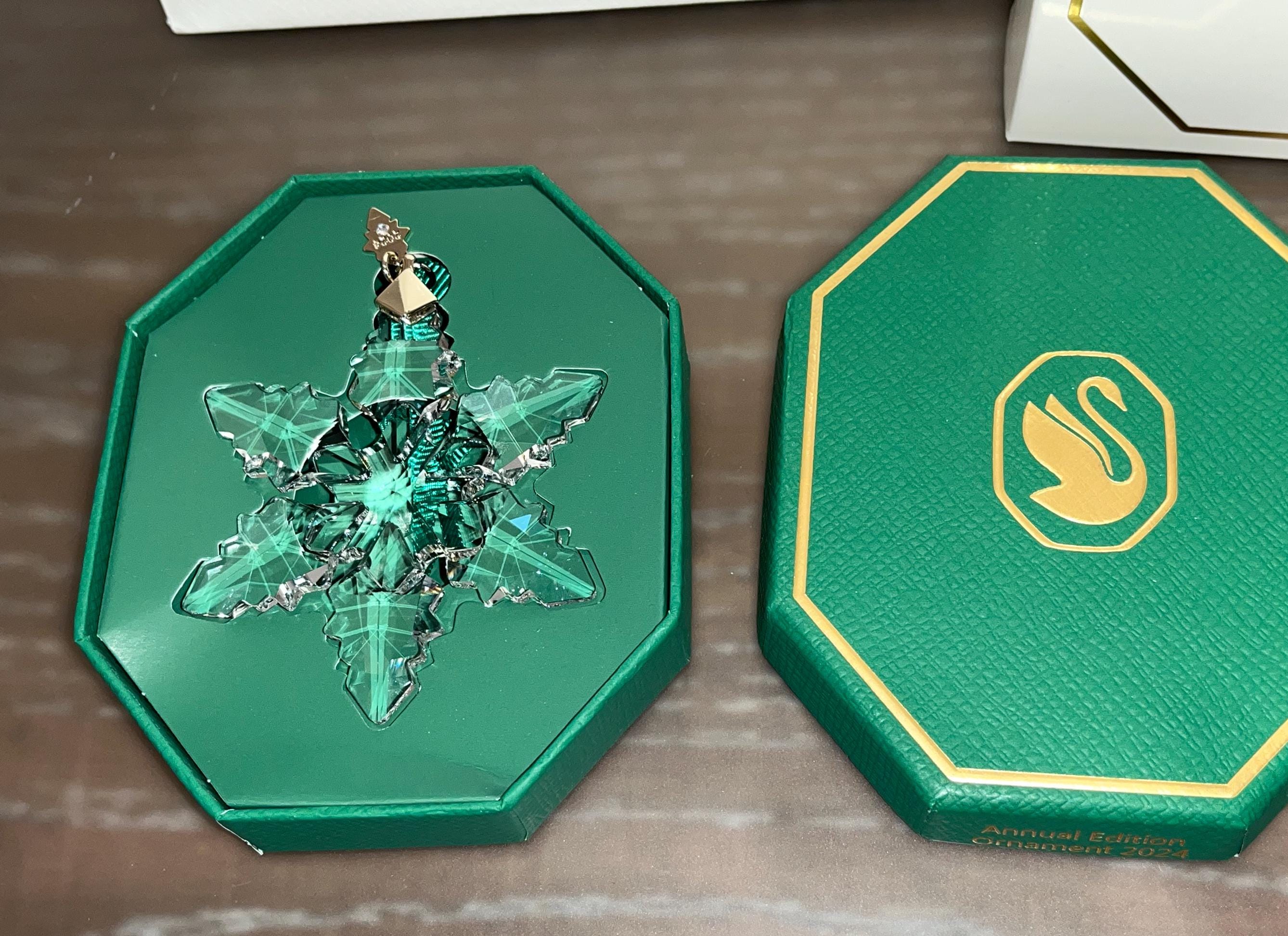 置物 SWAROVSKI CHRISTMAS ORNAMENTS 2000 Swarovski Crystal 2000 Christmas Star Snowflake Ornament for sale