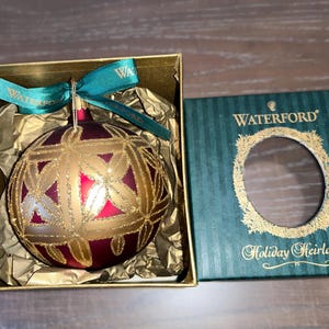 Waterford Kylemore Royalty Ball, Waterford Holiday Heirlooms Ball, Waterford 105919, Waterford Kylemore 4&quot; Red Gold Glittered Ball, Box
