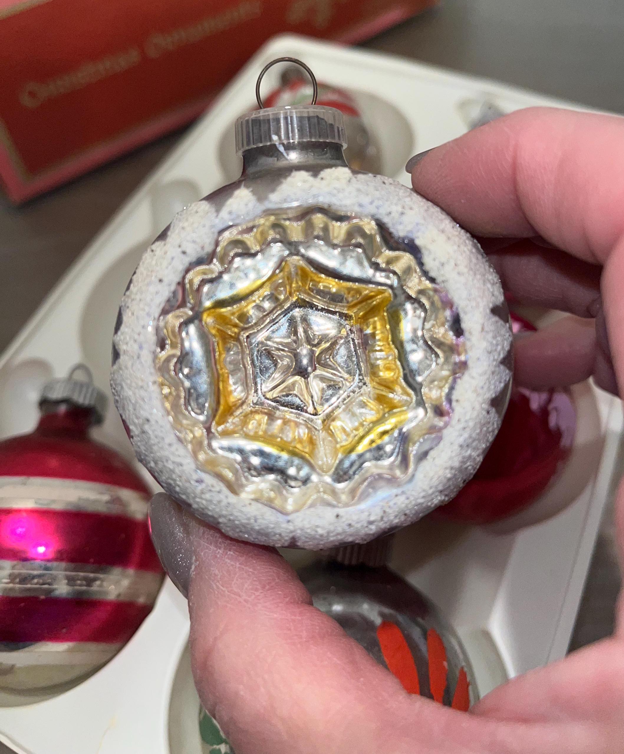 ヴィンテージ西ドイツ製 2 1/4インチオーナメント 6個、シャイニー