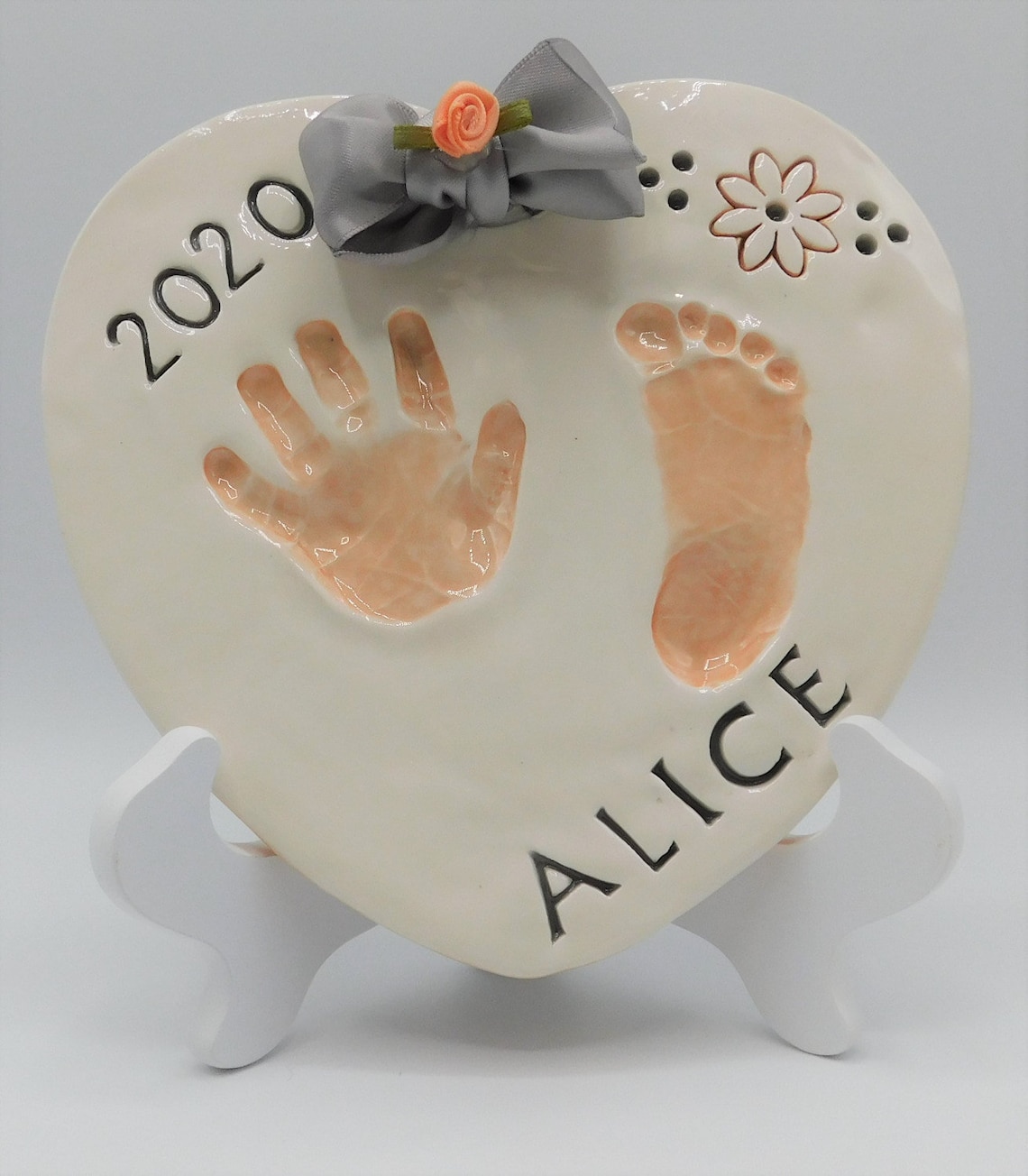 This custom ceramic keepsake is a wonderful gift for a first time dad. It offers you to add the hand and foot print of the child as well as name and year of birth.