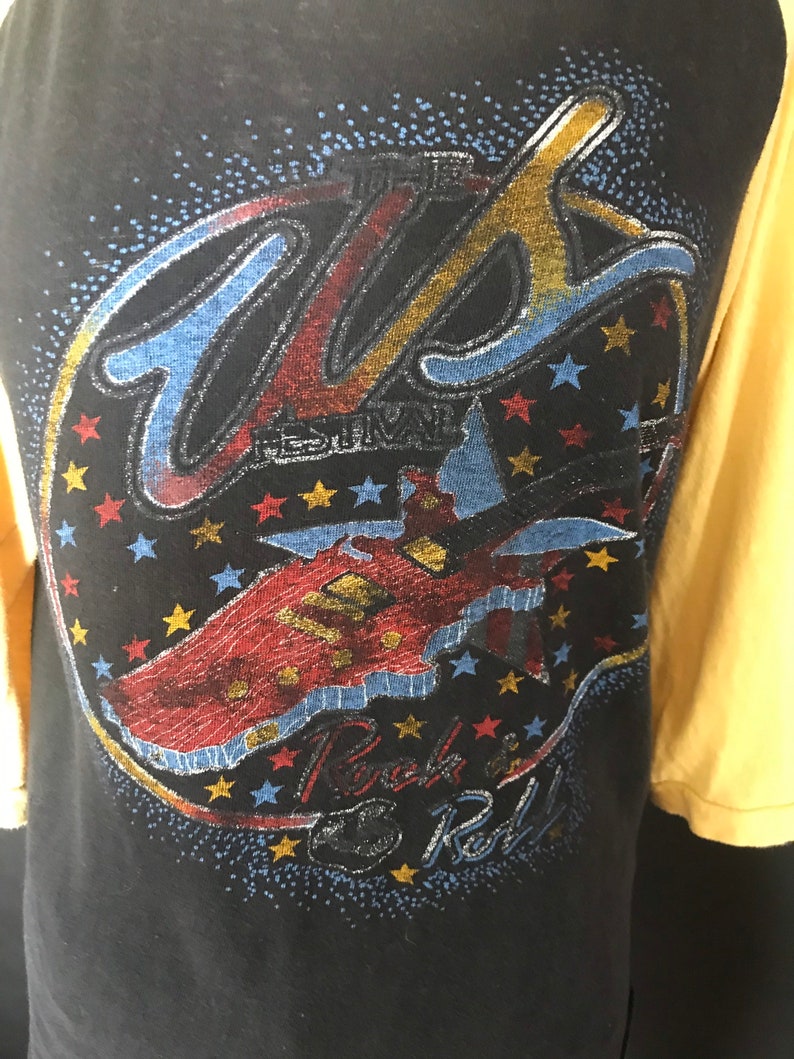 Vintage XL /'83 US Music festival with tons of amazing bands Pit to pit 21 length 26.5