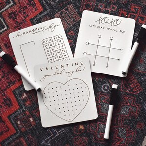 Valentinstag trocken abwischbare Brettspiele | Tic Tac Toe, Henker, Punkte und Boxen | Alternative Valentines Korbfüller | Valentinstag Spaß
