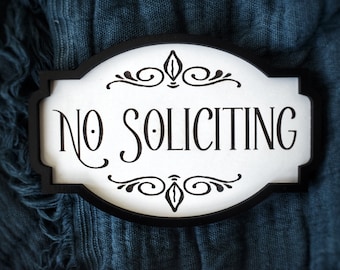 "Handgefertigtes ""No Soliciting"" Türschild mit Wunschgravur."