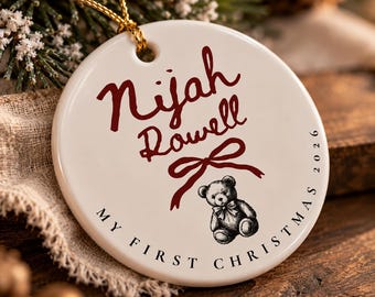 Personalisierter Weihnachtsschmuck für Babys erstes Weihnachtsfest 2026, Namensschmuck nach Wunsch, Geschenk zum ersten Weihnachtsfest für Babys, Vintage-Teddybär-Keramikschmuck