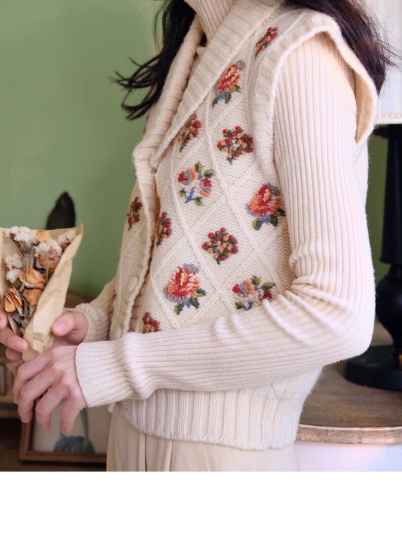 Contrast Floral Knit Vest
