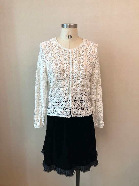 Vintage 60’s White Floral Crochet Hand Knitted Car